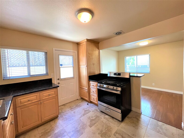 Kitchen & Dining Area behind - 2516 Grant Ave