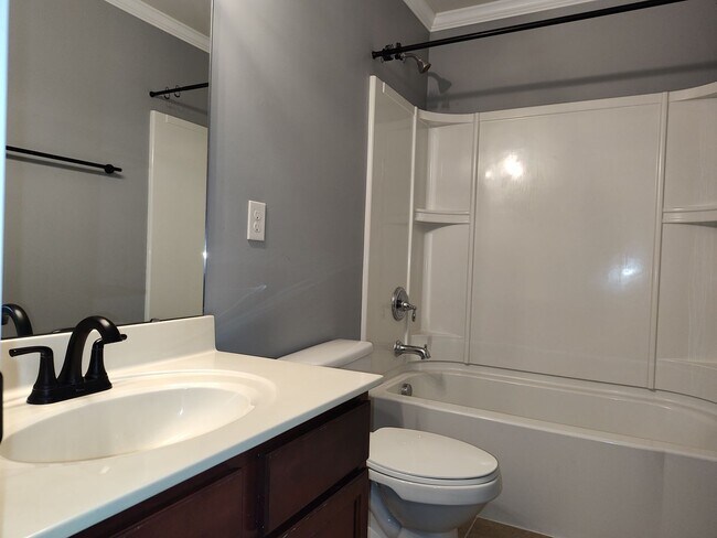 Building Photo - Move-in ready Townhome with in Stone Creek...