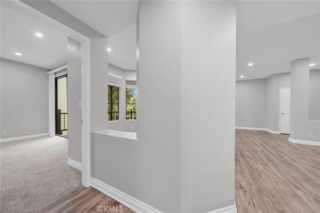 Building Photo - 2559 Plaza del Amo