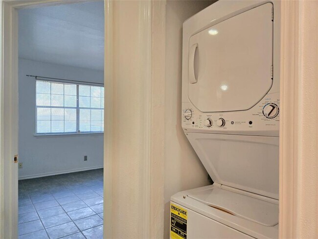 Building Photo - 2906 West Ave