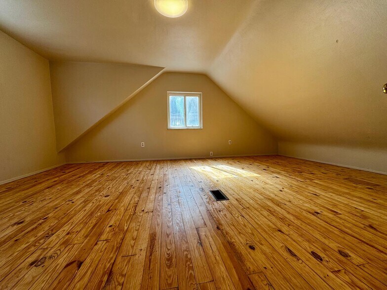 Building Photo - 132 Key Dr