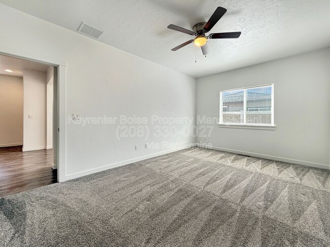 Building Photo - 2115 W Bella Ln