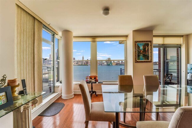 Building Photo - 1125 Maxwell Ln