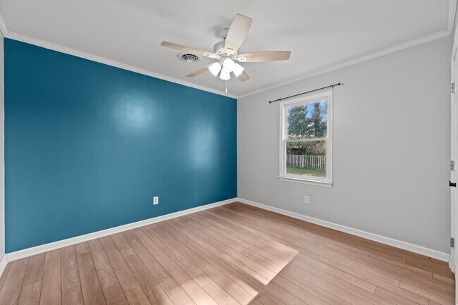 Building Photo - 105 3rd St