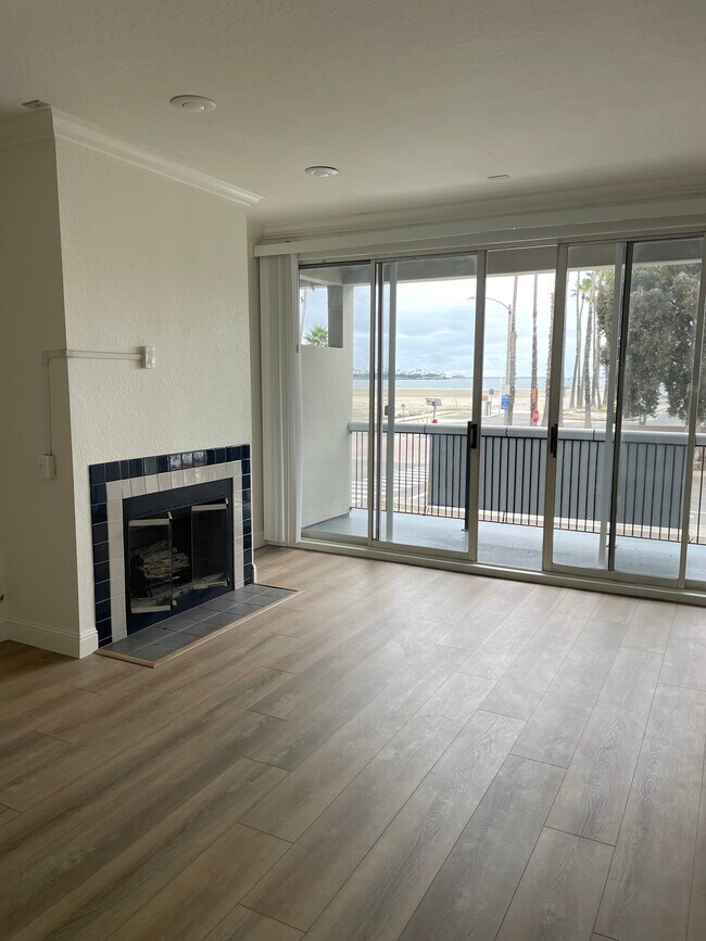 Building Photo - 5039 E Ocean Blvd