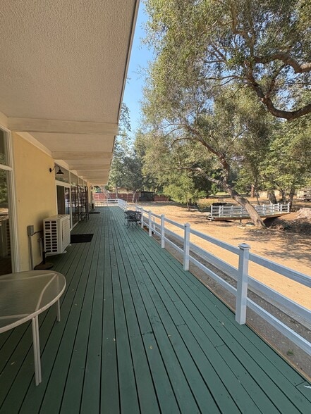 Building Photo - 730 Live Oak Park Rd S