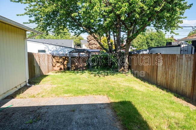 Building Photo - 2341 S Wilkeson St