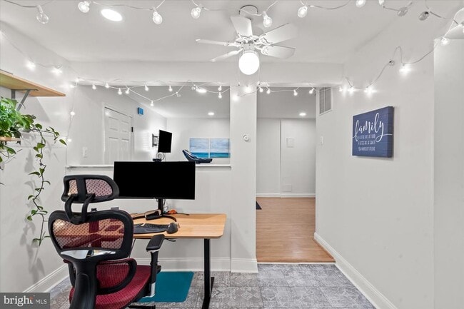 Building Photo - 6123 Beech Tree Dr