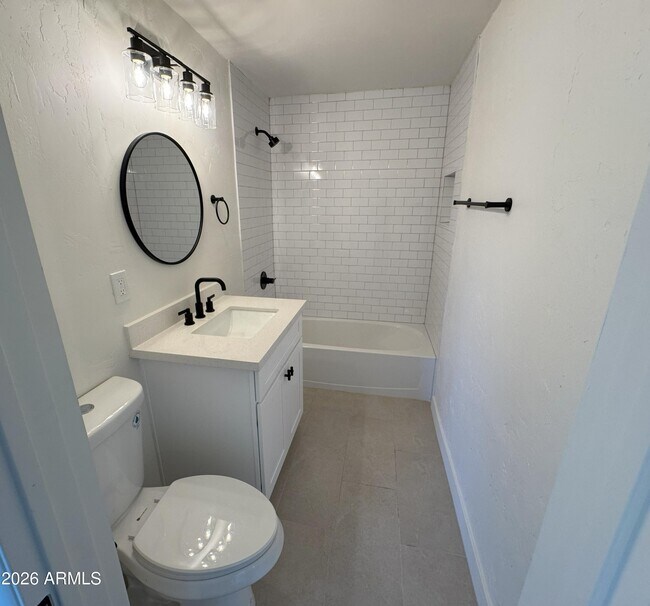 Building Photo - 546 S Hobson