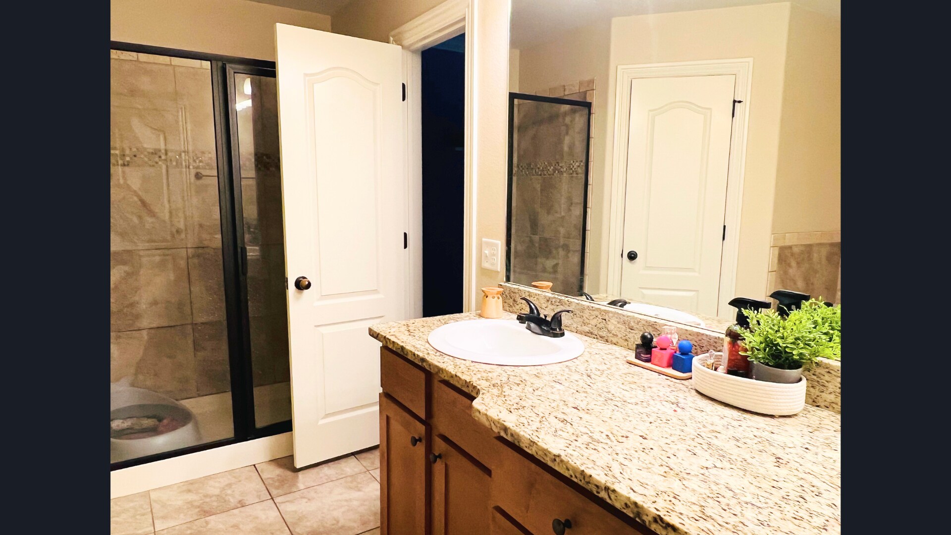 Building Photo - 402 SW Arch St