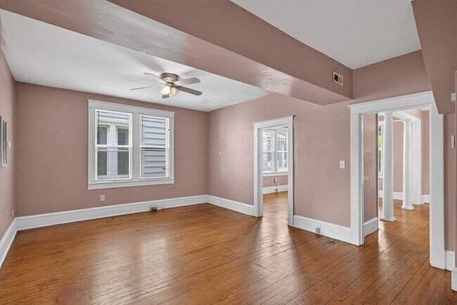Building Photo - 325 50th St
