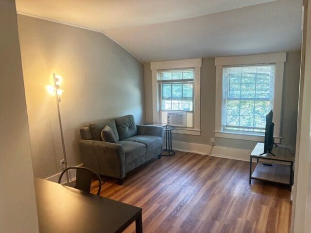 Building Photo - 1003 E Fayette St