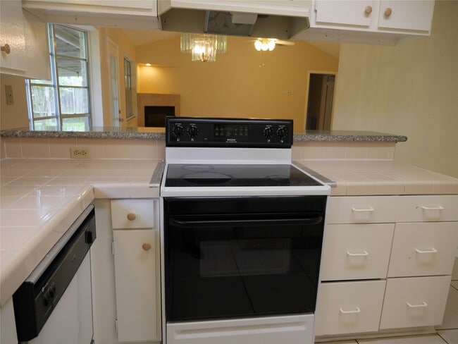 Building Photo - 13542 Fernhill Dr