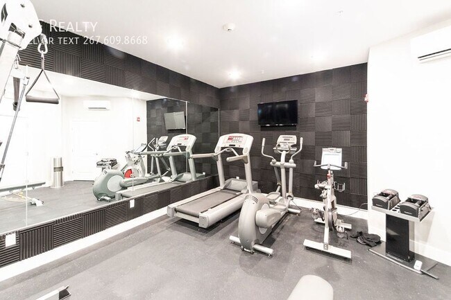 Building Photo - Graduate Hospital Three Bed Apartment