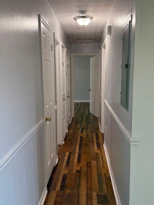 Building Photo - Fully Renovated 3/2 Available for Immediate Rent!