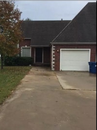 Building Photo - 94/96 Hedge