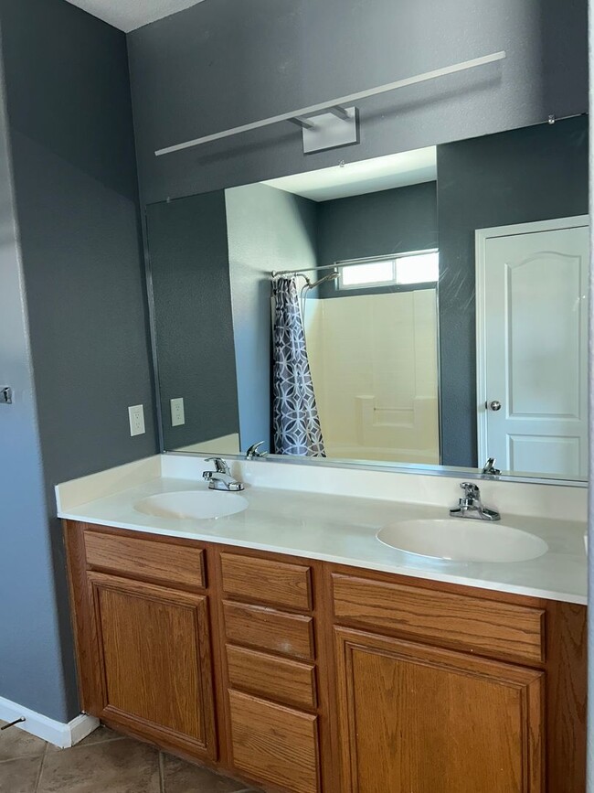 Building Photo - Newly Remodeled 3-Bed Home in Lathrop