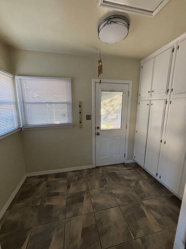 Building Photo - Cozy 2-Bed, 1-Bath in Alta Vista - Move in...