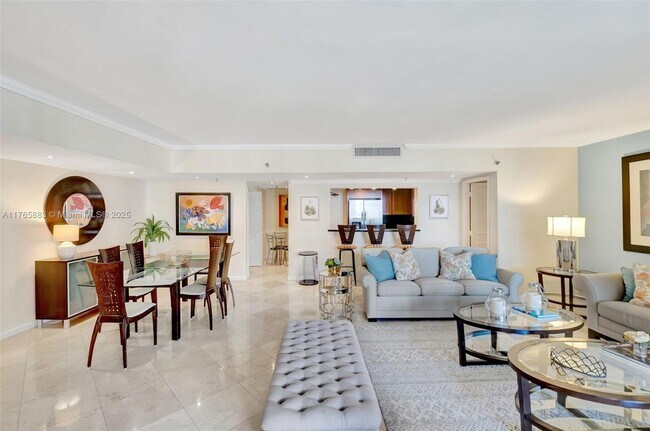 Building Photo - 520 Brickell Key Dr