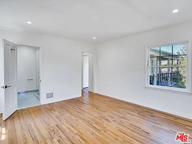 Building Photo - 1703 Kelton Ave