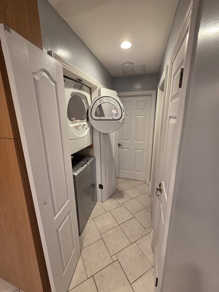 Maytag & Linen closet - 15633 94th St