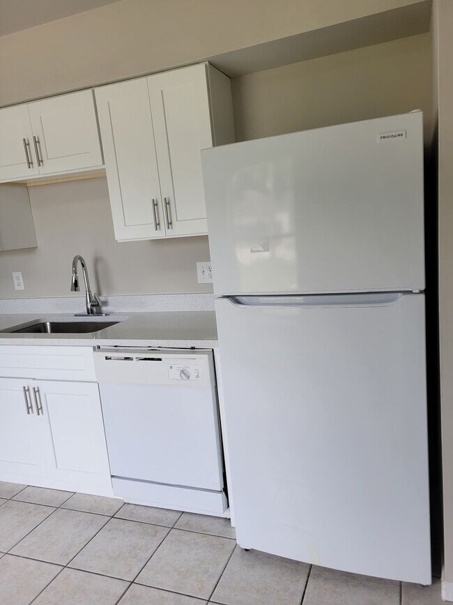 Building Photo - 5483 Decatur St