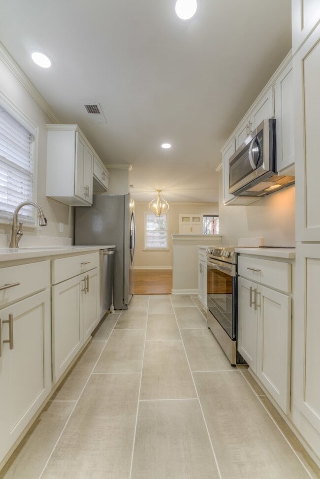 Building Photo - Charming 3-Bedroom Home with Modern Upgrades and Spacious Backyard in a Peaceful Neighborhood