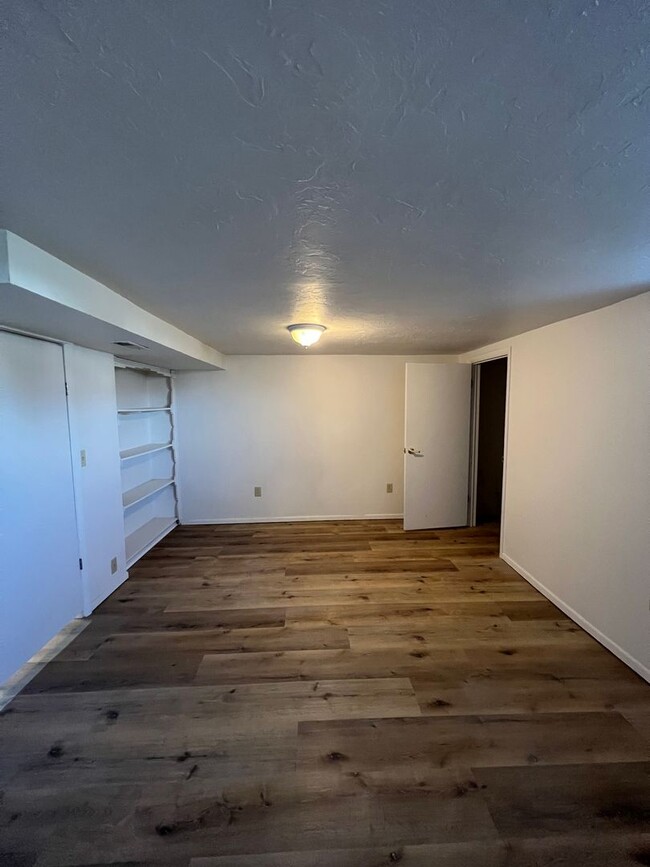 Building Photo - 360 N SF