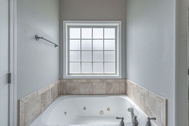Building Photo - 1161 Chinook Cir