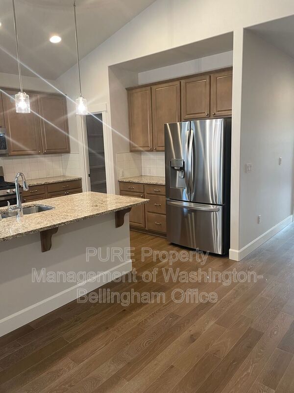 Building Photo - 1365 Wds Pt Lp