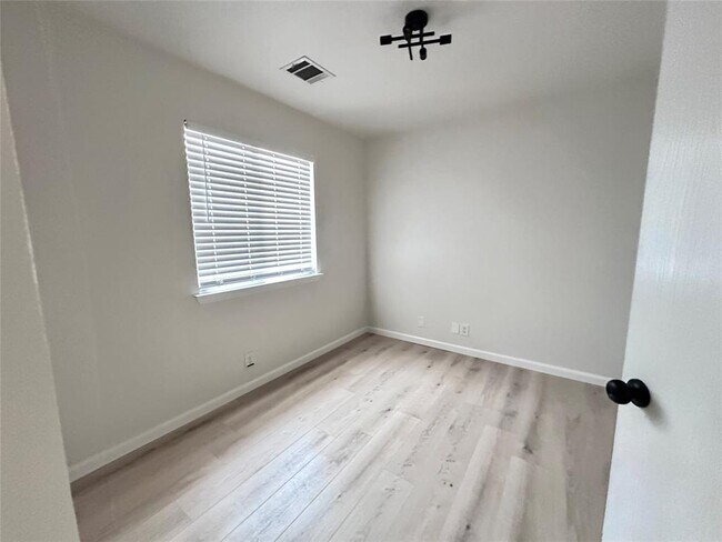 Building Photo - 360 Atlantis