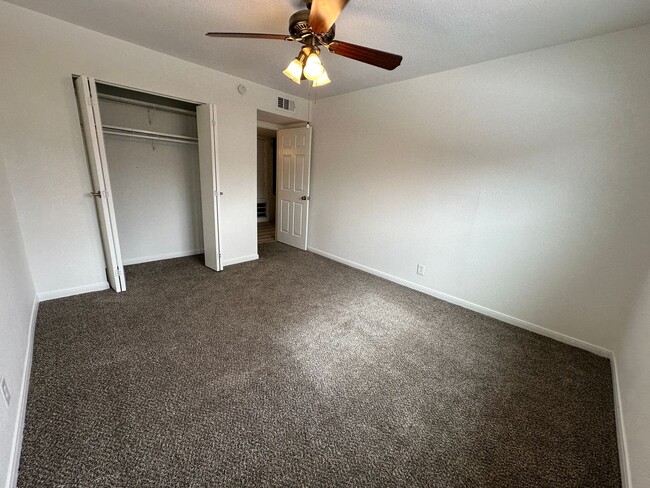 Building Photo - 3 Bedroom 2.5 Bath Townhome near Memorial ...