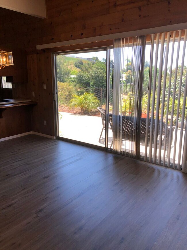 Building Photo - Spacious Single Story 4 bed 2 bath home in Serra Mesa w/2 car garage