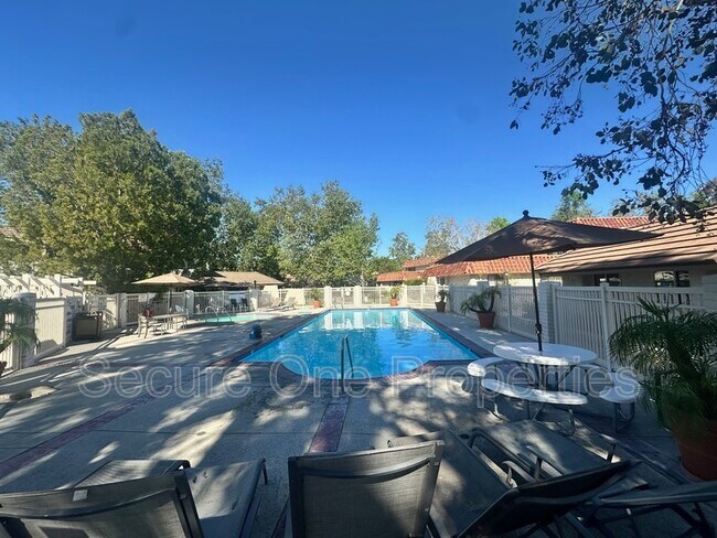 Building Photo - 2869 Instone Ct