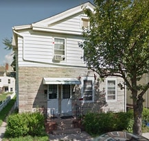 Building Photo - 168 College St