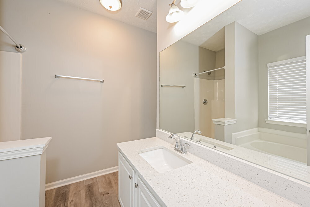 Building Photo - 444 Village Bluff Dr