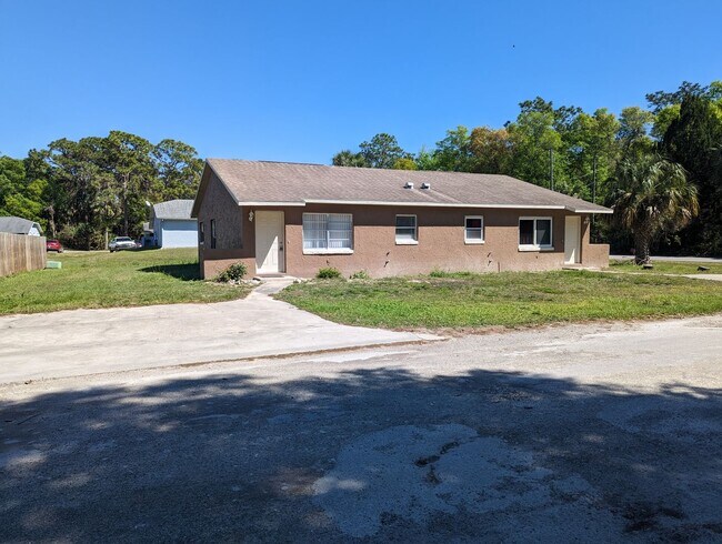 Building Photo - Nice 2/2 duplex in Crystal River