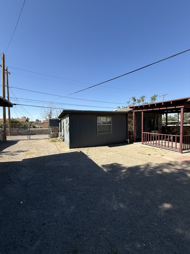 Building Photo - 4410 Trowbridge Dr