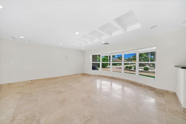 Building Photo - 4021 Bayview Dr