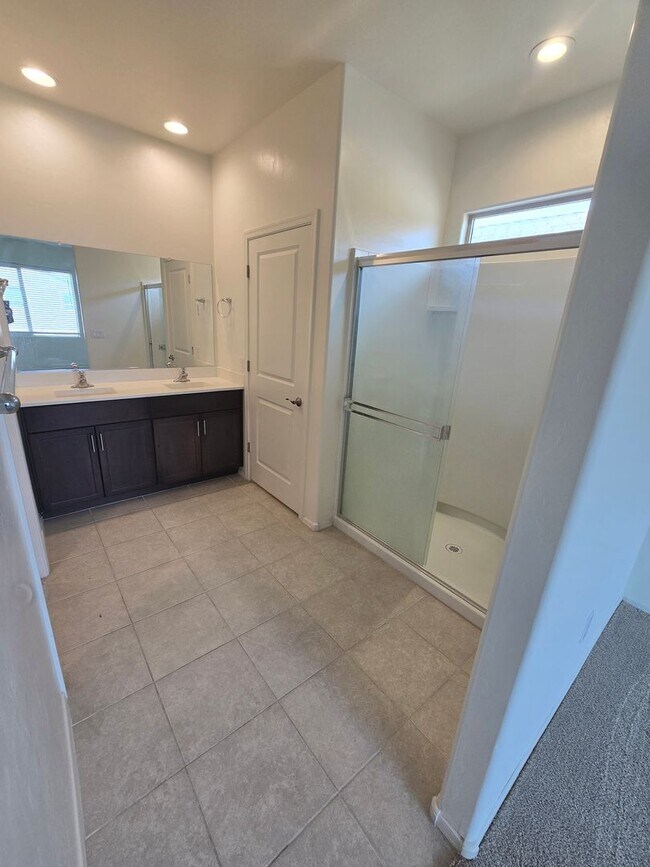 Building Photo - Like-New Home in Southeast Tucson’s Most Desirable Neighborhood!