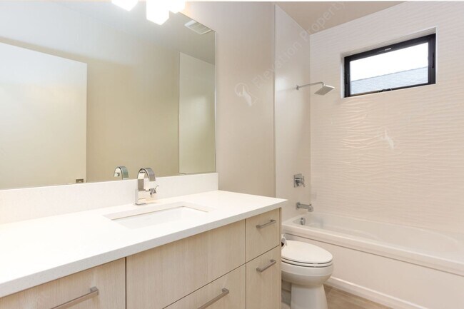 Building Photo - Exquisite Tetherow Living with Resort Memb...