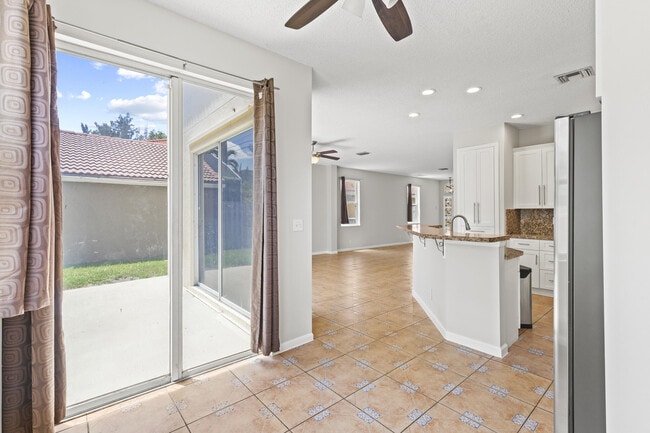 Building Photo - 7842 Springfield Lake Dr