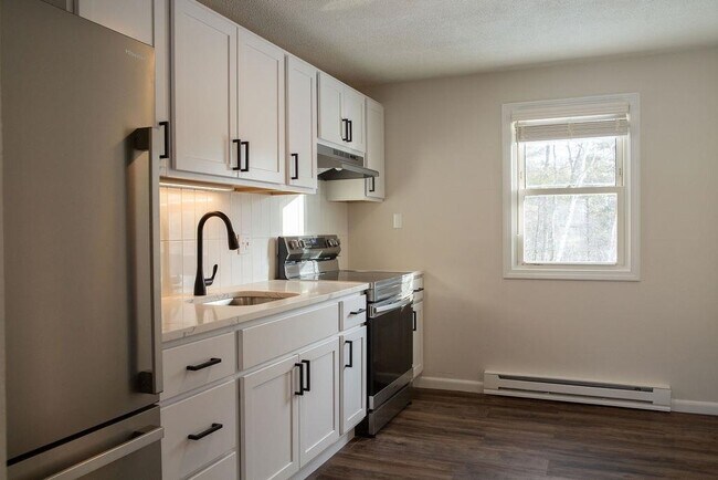 Building Photo - 180 N Main St