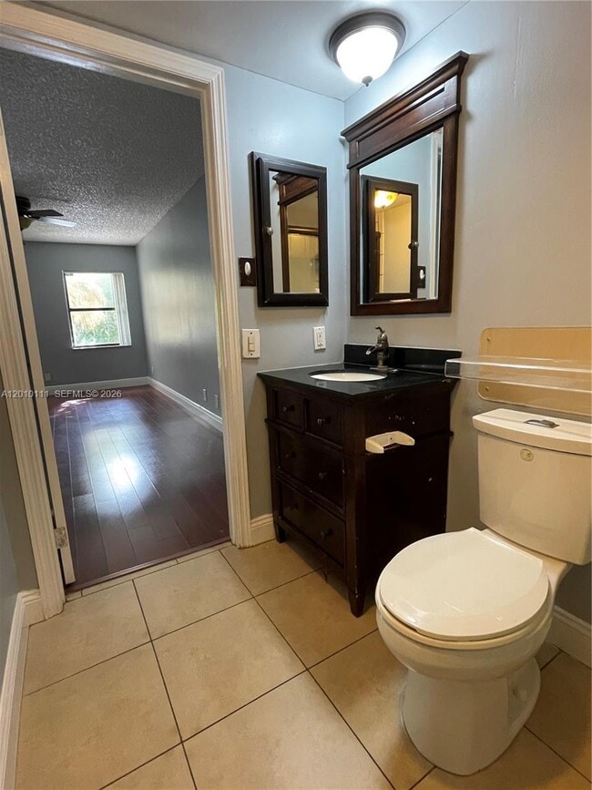 Building Photo - 9999 Summerbreeze Dr