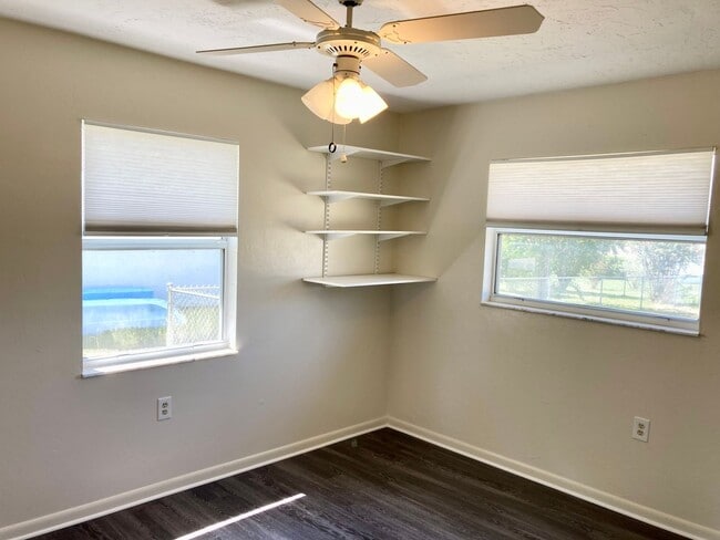 Building Photo - Available soon! 2 bedroom, 1.5 bath home w...
