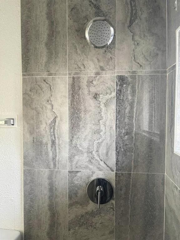 Building Photo - 3443 Hyland Dr