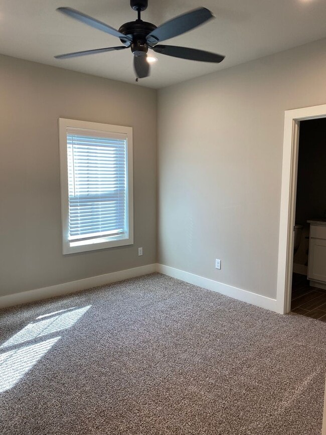 Building Photo - 208A Sterling