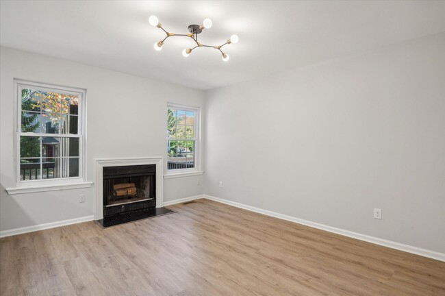 Building Photo - Fully Renovated 3B/2.5B Townhome in West C...