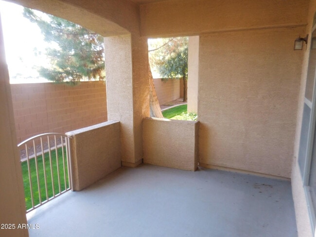 Building Photo - 2600 E Springfield Pl