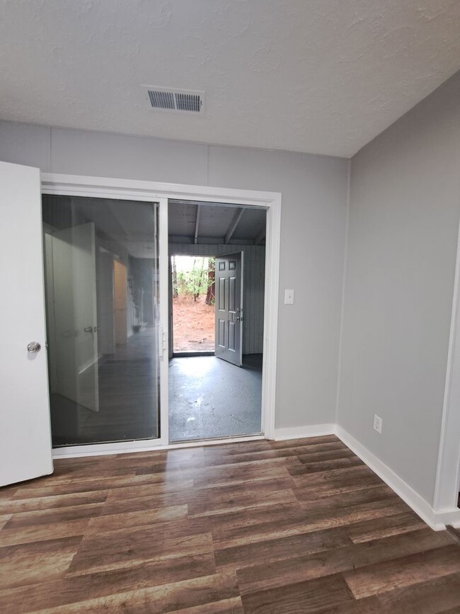 Building Photo - Newly Remodeled 2Bed/2.5Bath Townhome For ...